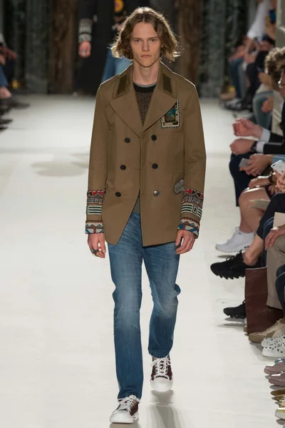 Look 32